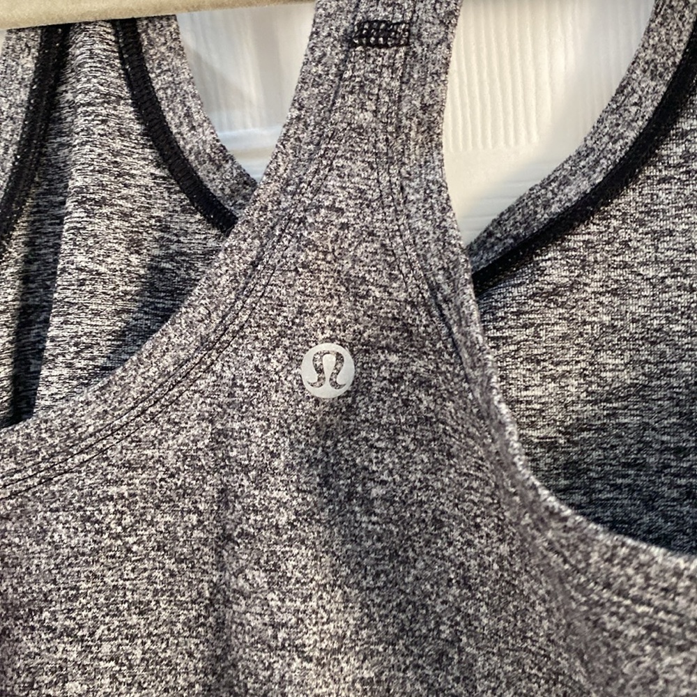 LuluLemon Razorback Tank - Picture 4 of 5